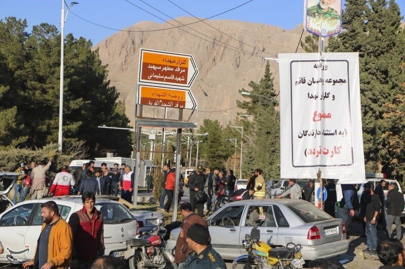 کشف ۱۶ بمب آماده انفجار در کرمان /در گیت های بازرسی سگ مواد منفجره یاب و دستگاه جمر بود/ در محل حادثه بسته انفجاری تعبیه شده بود؟