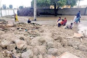 سیل سیستان‌وبلوچستان باعث شده فاضلاب با آب مصرفی قاطی شود، نگران بیماری‌های عفونی هستیم/ عمده زیرساخت های منطقه سیلابی به طور کامل از بین رفته